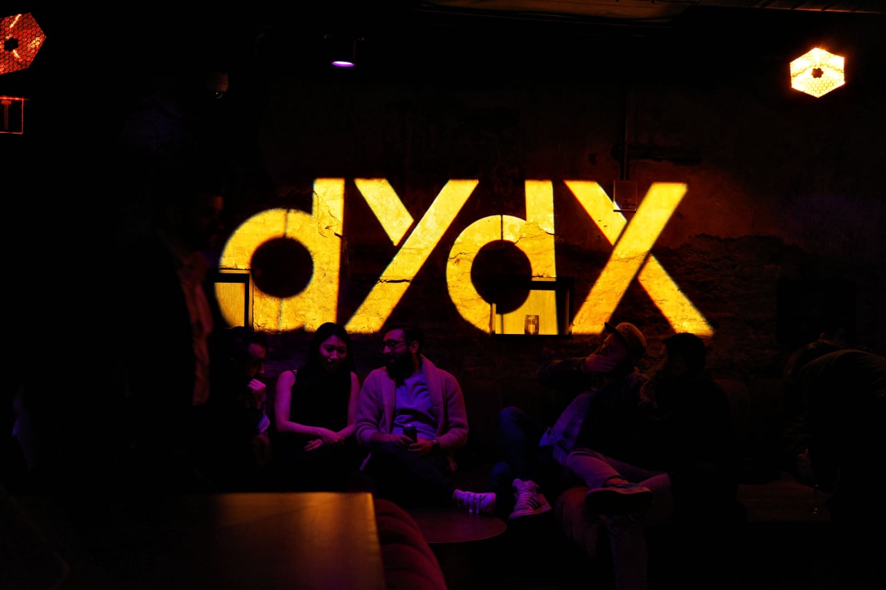 Imagem de festa da corretora descentralidade de criptomoedas dYdX