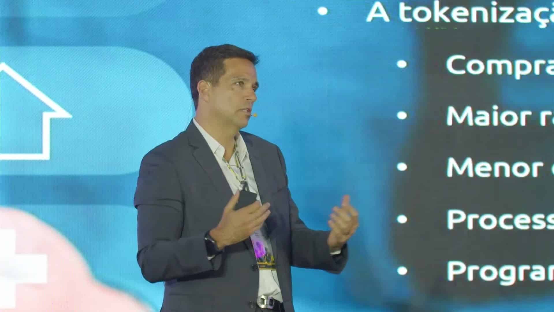 Roberto Campos Neto, presidente do Banco Central do Brasil, falando sobre Pix e Drex. Fonte: Blockchain Rio/Reprodução.