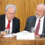 O ministro da Justiça Ricardo Lewandowski e o presidente Luiz Inácio Lula da Silva em evento no Palácio do Planalto em Brasília