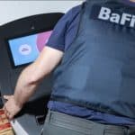 BaFin recolhendo caixa eletrônico de Bitcoin e outras criptomoedas. Fonte: BaFin/Reprodução.