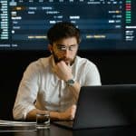 Investidor de criptomoedas. Foto: Tima Miroshnichenko/Pexels.
