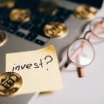 Bitcoin sobre notebook blockchain e criptomoedas