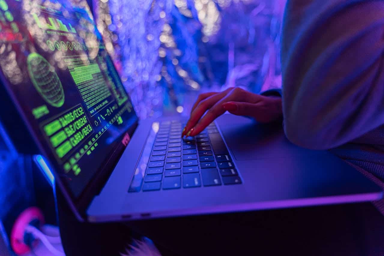 Computador bloqueado de vítima de ransomwares