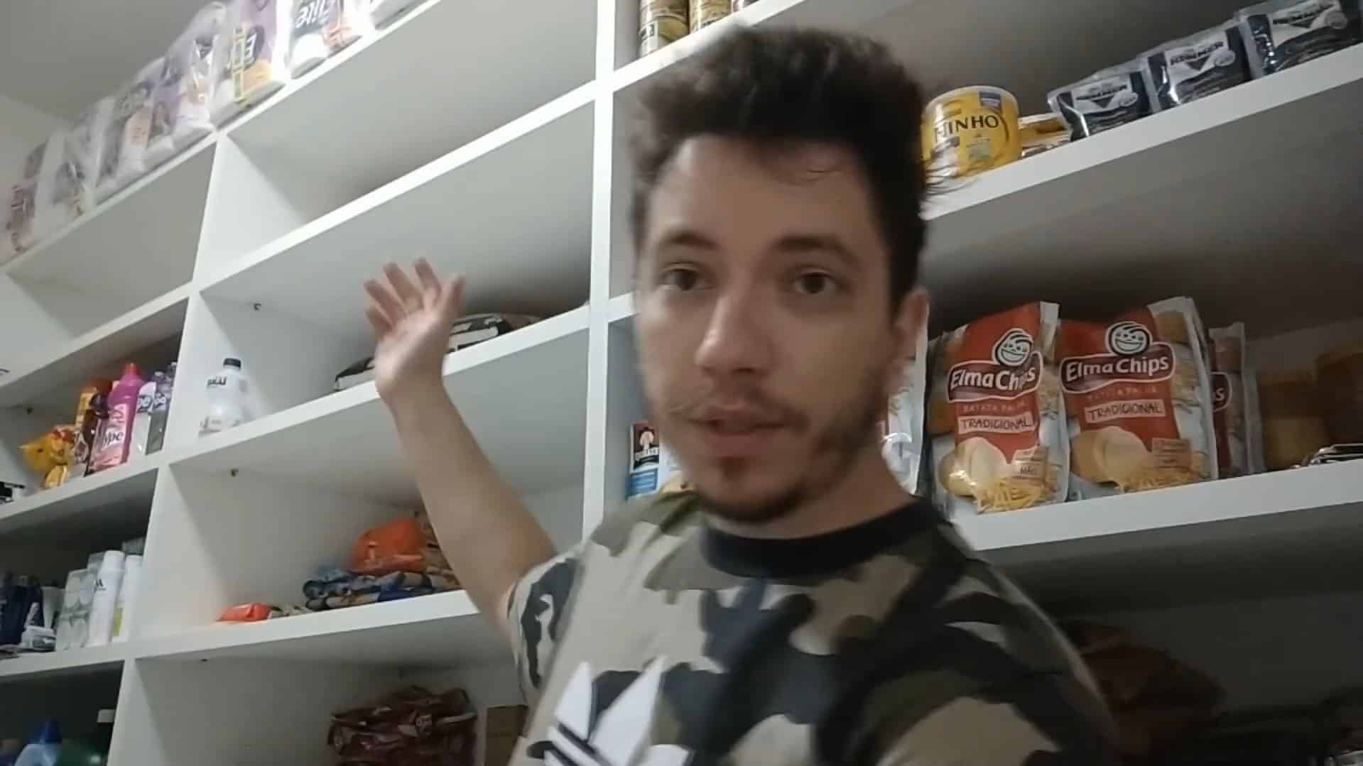 Avelino Morganti, ex-investidor de Bitcoin, falando sobre estoque de comida. Fonte: YouTube/Reprodução.