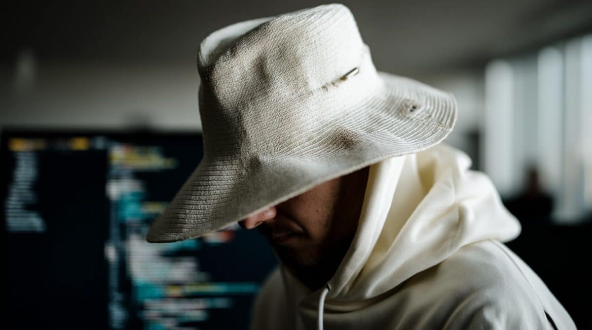 Hacker white hat. Fonte: Midjourney.