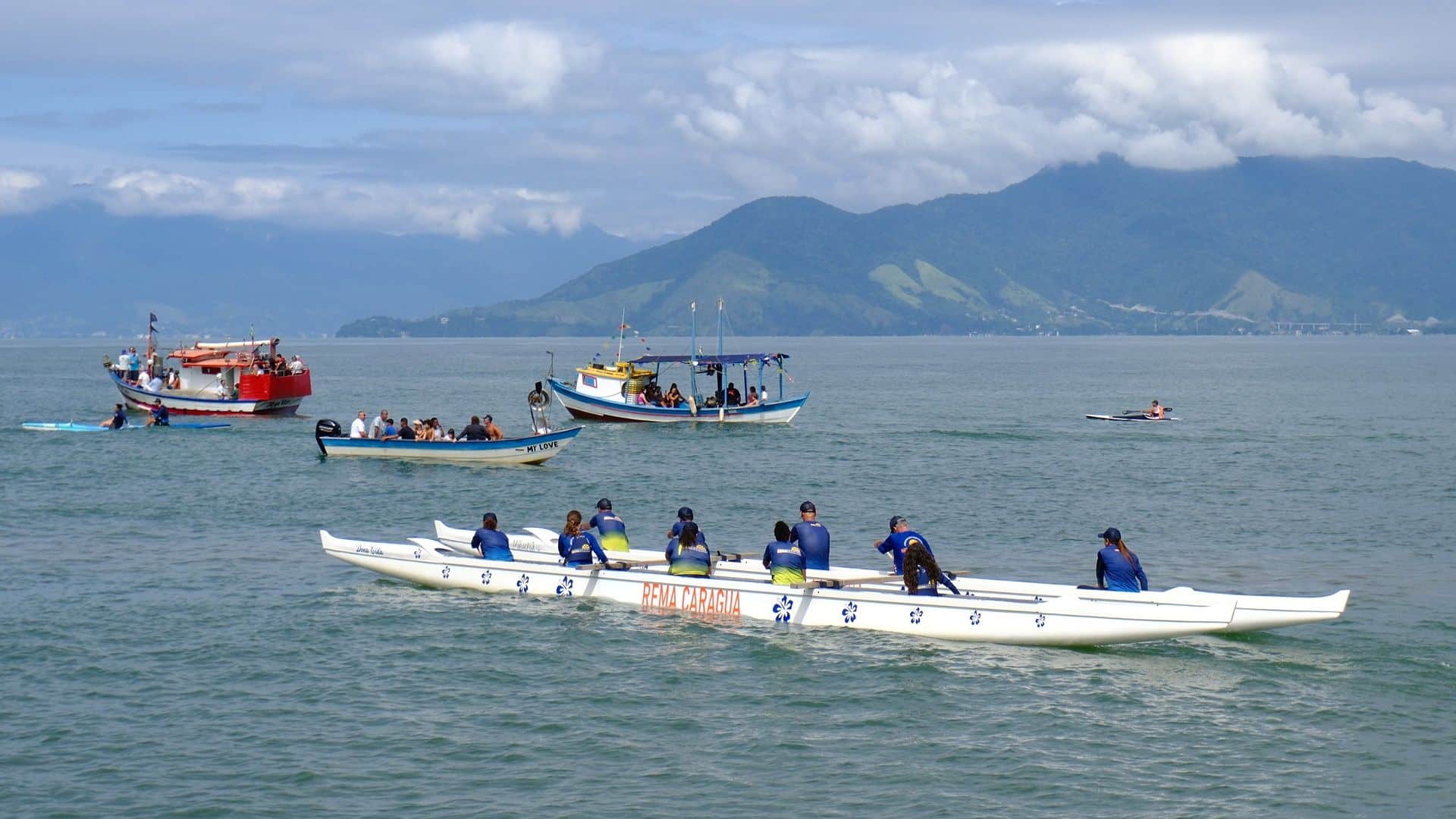 Barcos no mar de Caraguatatuba