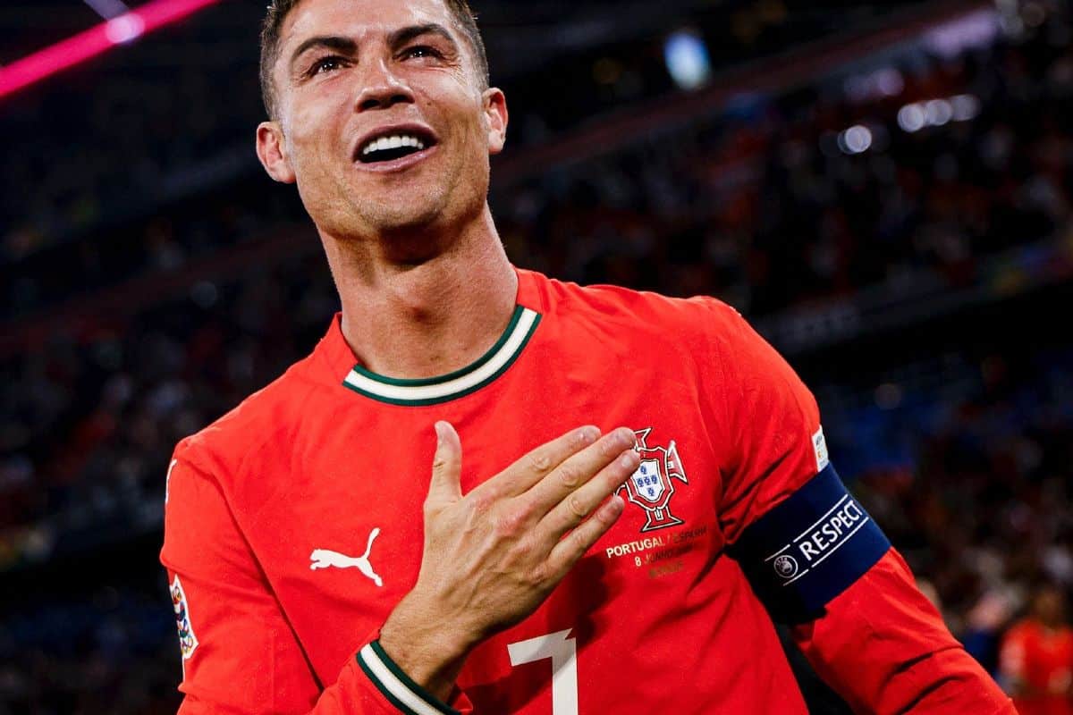 Cristiano Ronaldo comemorando título da Nations League com Portugal sobre a Espanha criptomoedas