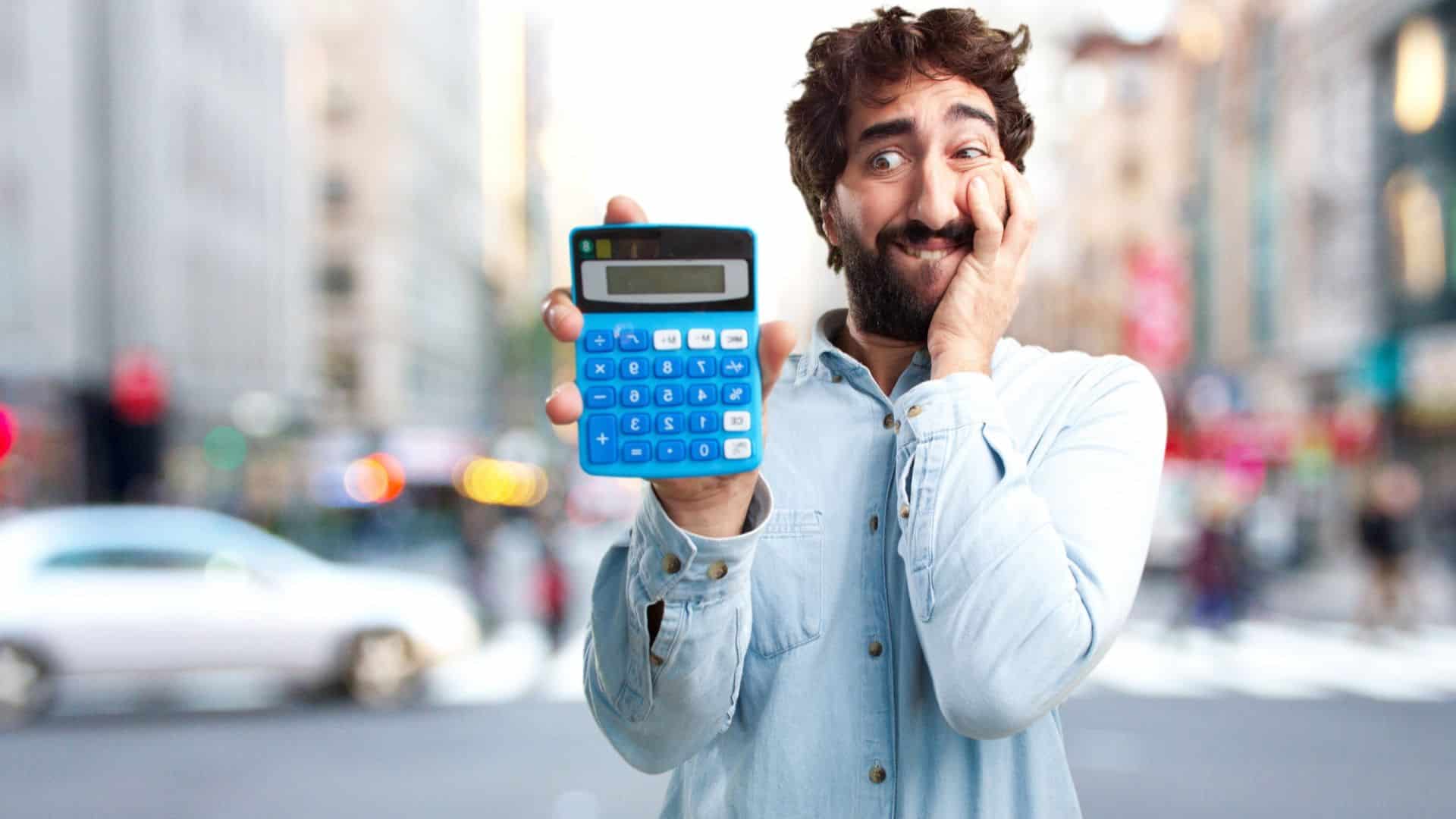Brasileiro tenta saque de criptomoedas e é negado por "falta de pagamento de imposto" no Oriente Médio