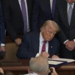 Trump Assina Genius Act (Imagem: The Hill)