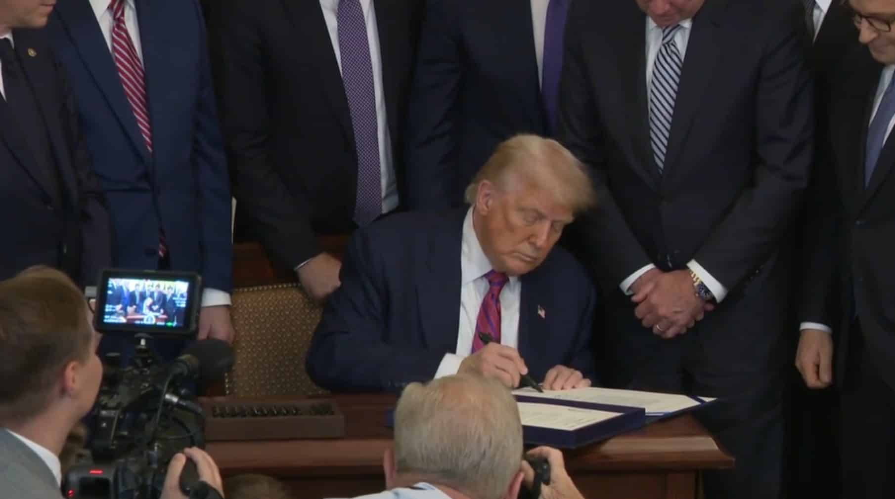 Trump Assina Genius Act (Imagem: The Hill)