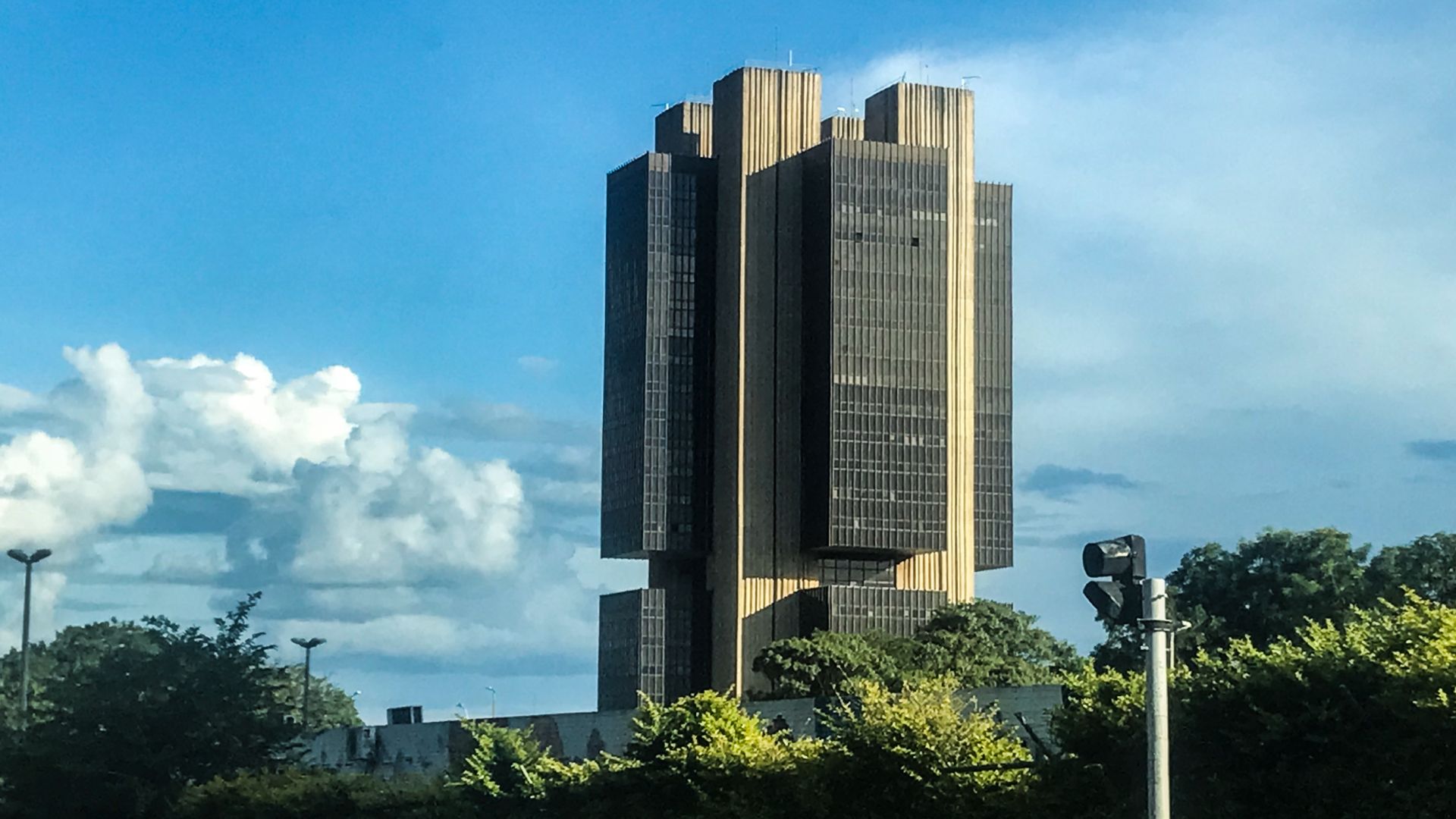 Após comprar certificação de bitcoin para quatro servidores, autoridade monetária do Brasil qualifica servidor que monitora riscos das exchanges banco central