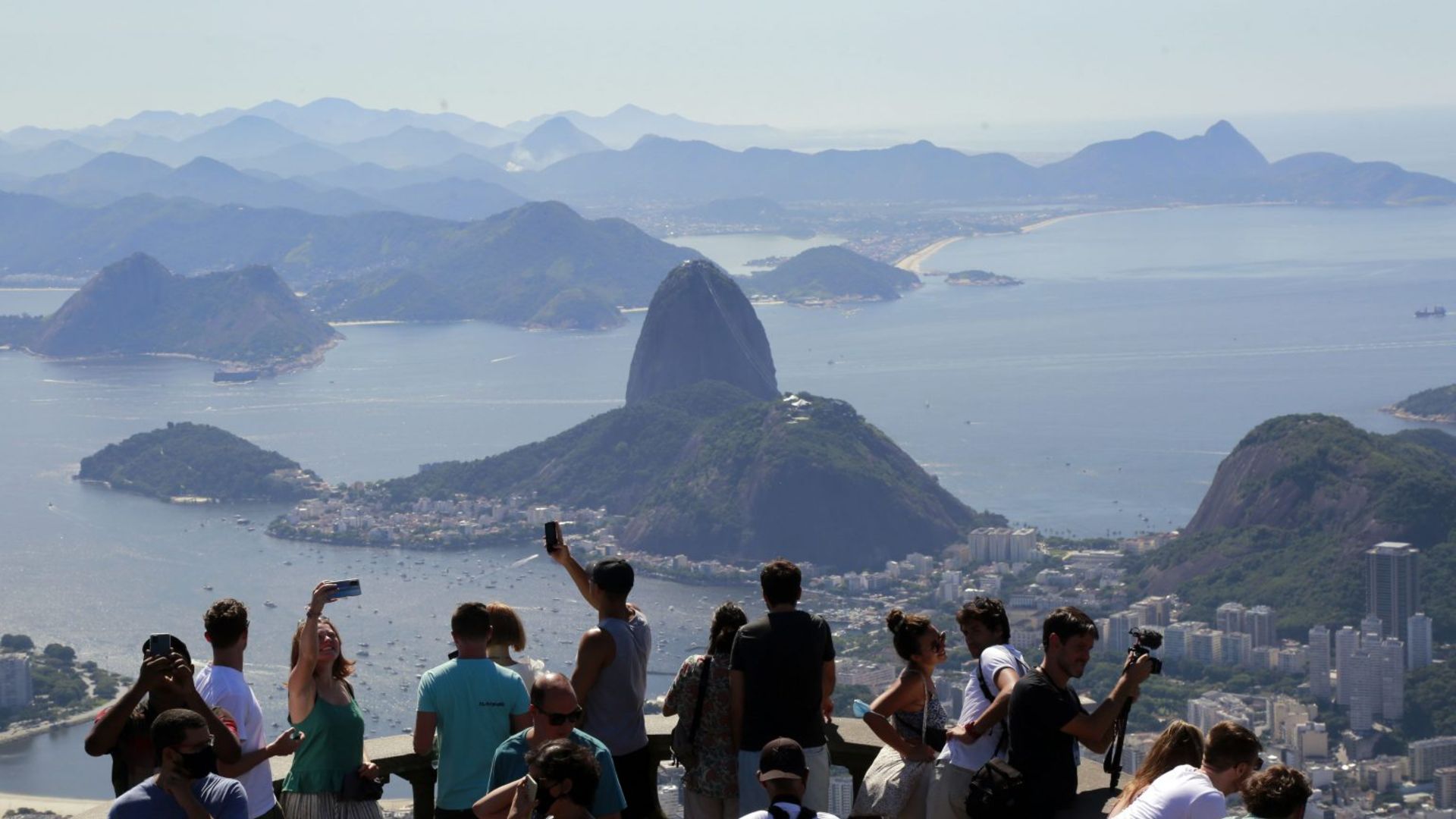 Turistas no Rio de Janeiro em ponto