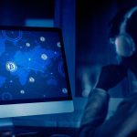 Trader analisando gráficos de criptomoedas criptomoedas mais negociadas