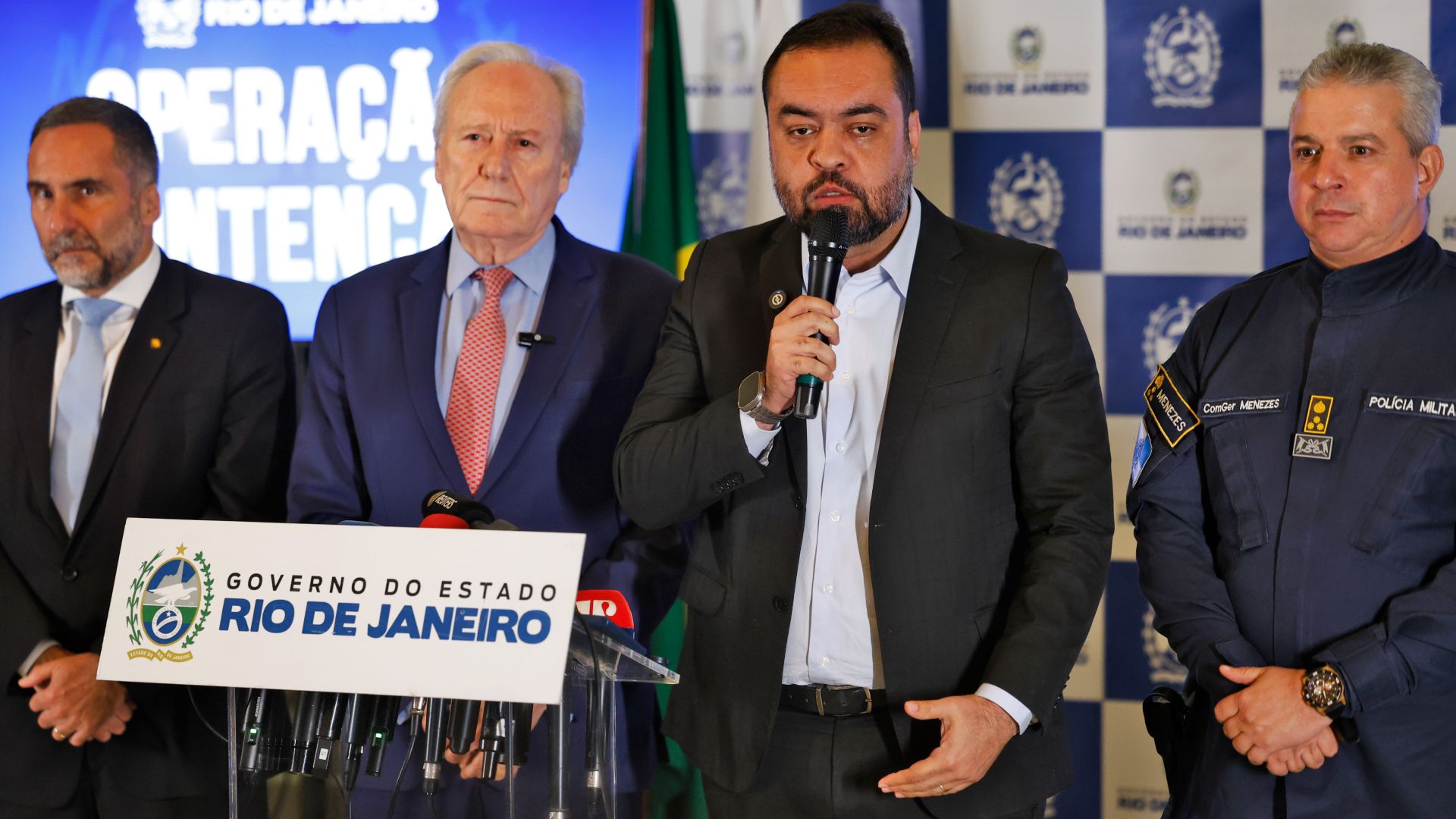 Ministro da Justiça, Ricardo Lewandowski, juntamente com o governador do Rio de Janeiro, Cláudio Castro, durante entrevista coletiva para falar sobre ação policial da Operação Contenção, contra o Comando Vermelho. Foto: Fernando Frazão/Agência Brasil