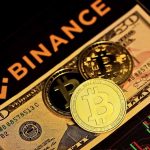 Binance e moedas de Bitcoin.