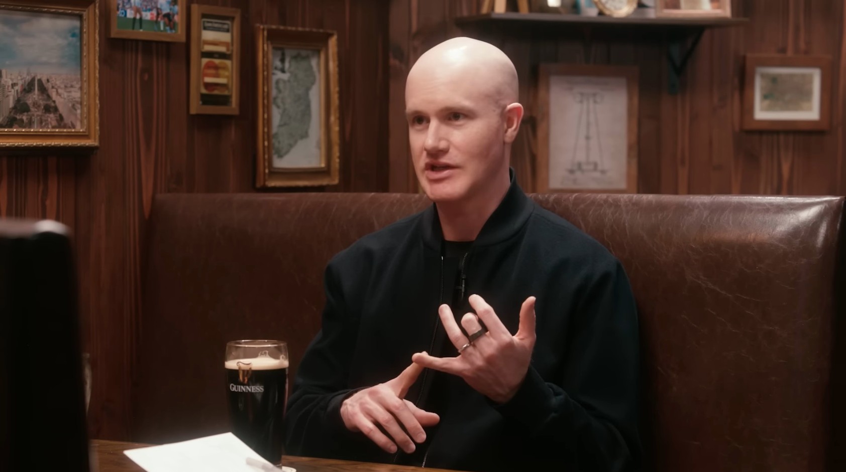Brian Armstrong, CEO da Coinbase. Fonte: YouTube/Reprodução.