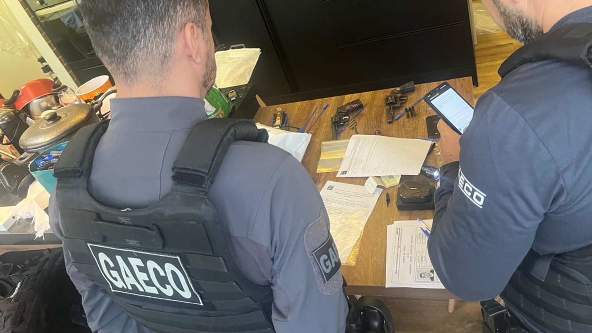 Servidores do GAECO MPPR em ação