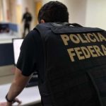 Agente da PF em segunda fase da Operação Narco Azimut Polícia Federal bloqueia bilhão criptomoedas