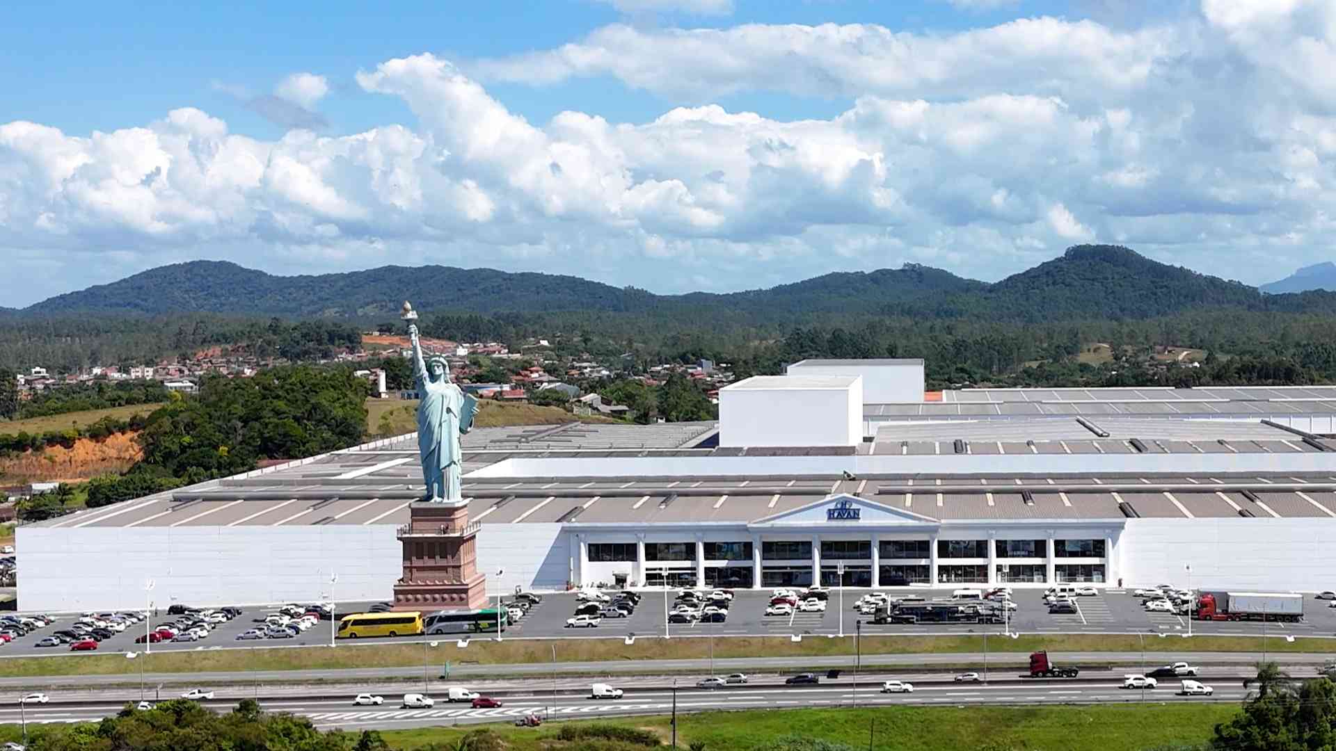 Fachada de loja da Havan golpes Havan se manifesta após operação contra grupo que aplicava golpes com nome da empresa