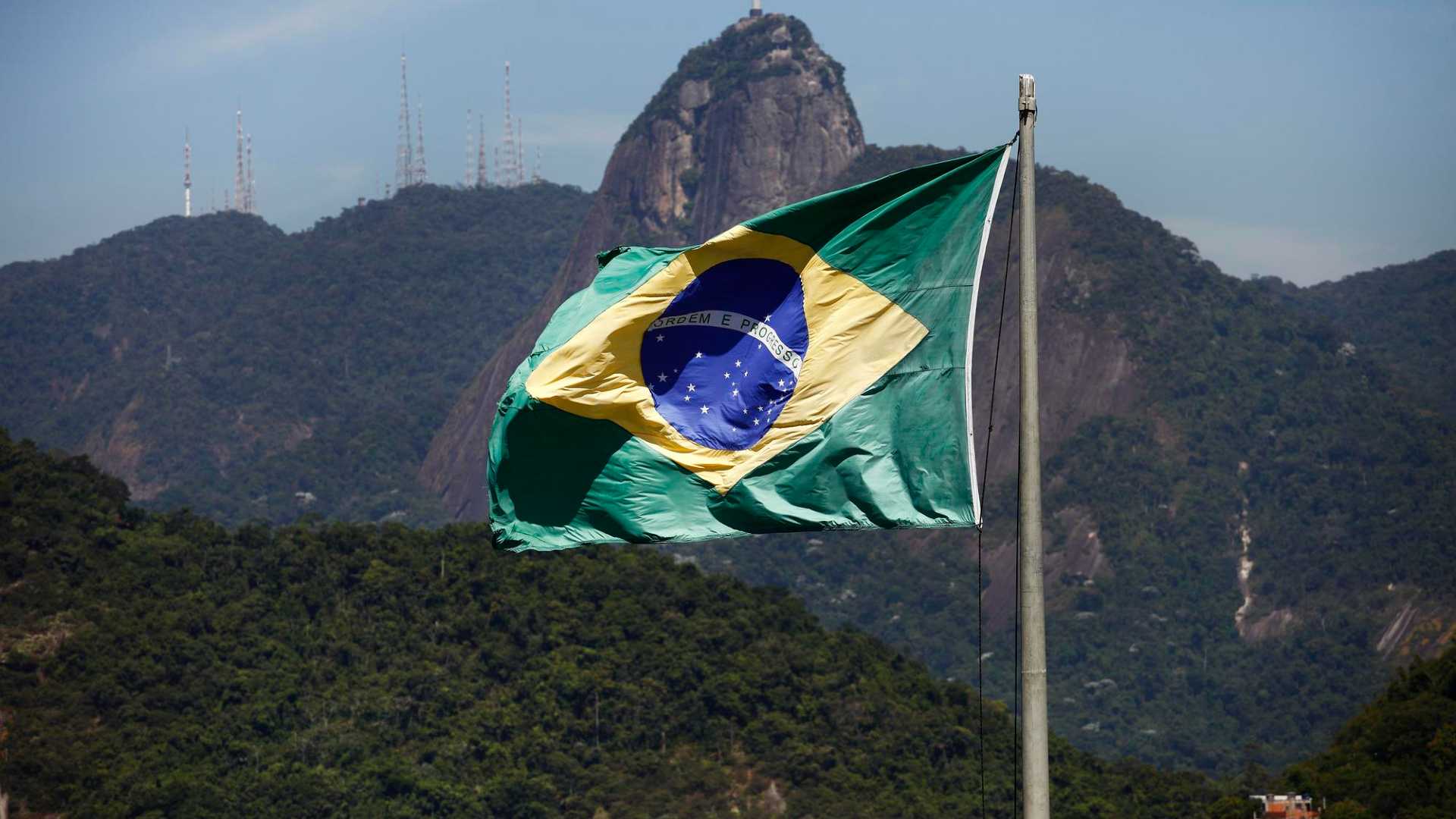 Bandeira do Brasil em ponto do Rio de Janeiro CVM promove evento sobre tecnologia blockchain no mercado nacional