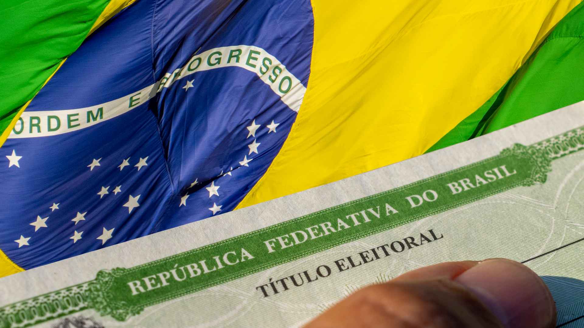 Documento do título eleitoral brasileiro com bandeira do Brasil em destaque Paraná Eleitoral divulga estudo que pede regulação de doações em criptomoedas nas eleições brasileiras