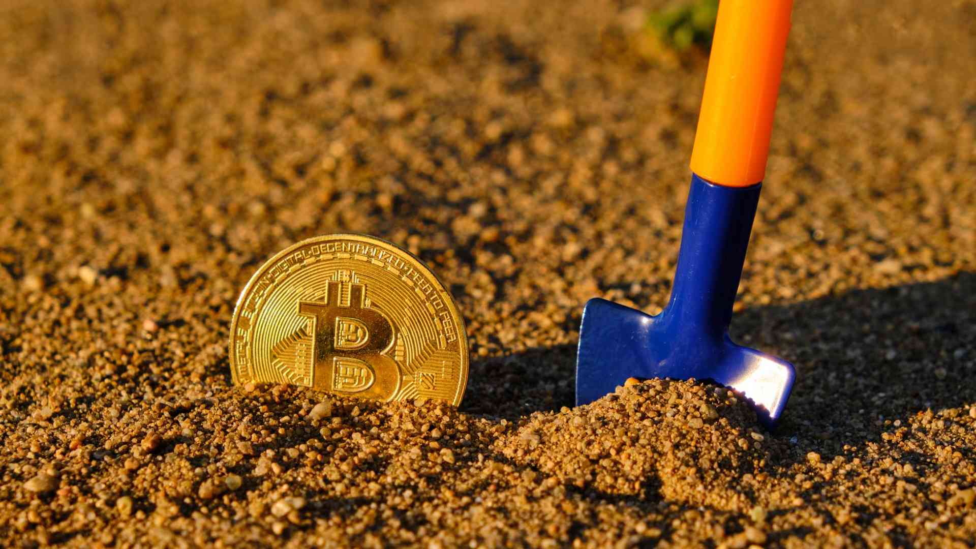 Pá de mineração próximo de bitcoin