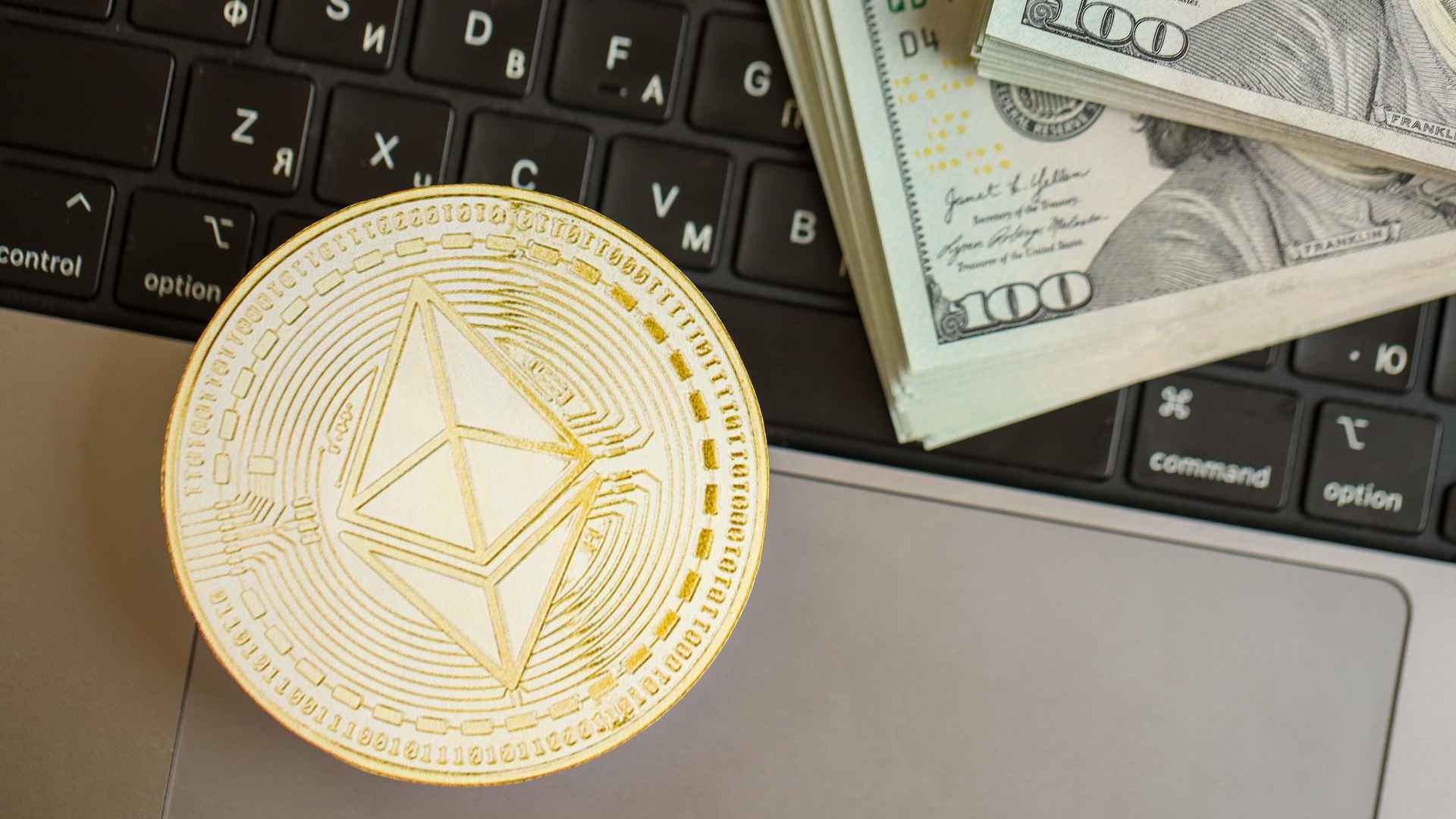 Ethereum com Dólar sobre teclado Taiko