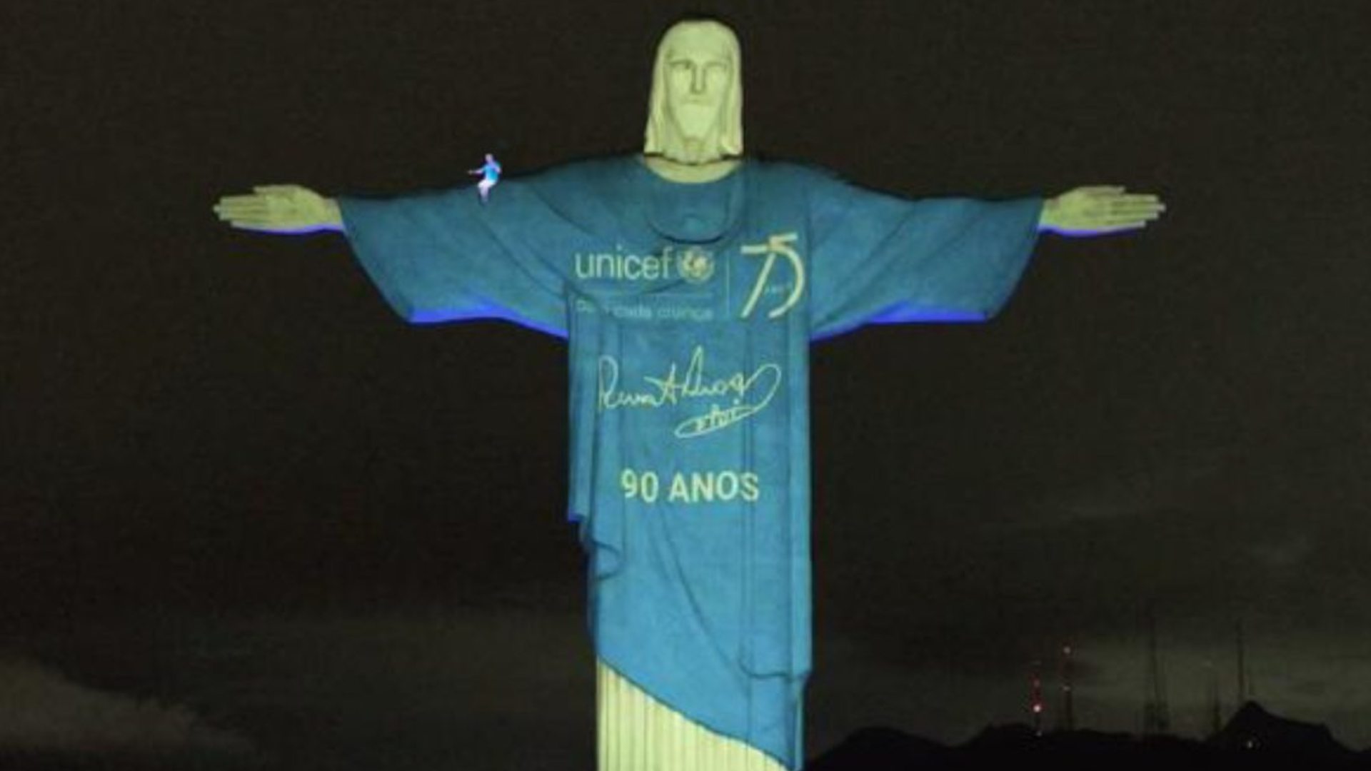 Cristo Redentor com imagem da UNICEF no Rio de Janeiro