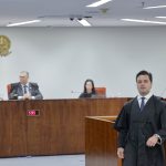 Advogado já defendeu no STF o ex-assessor de Jair Bolsonaro, Filipe Martins, que segue preso no Paraná Alexandre de Moraes Flávio Dino Paulo Gonet 8 de janeiro Filipe Martins