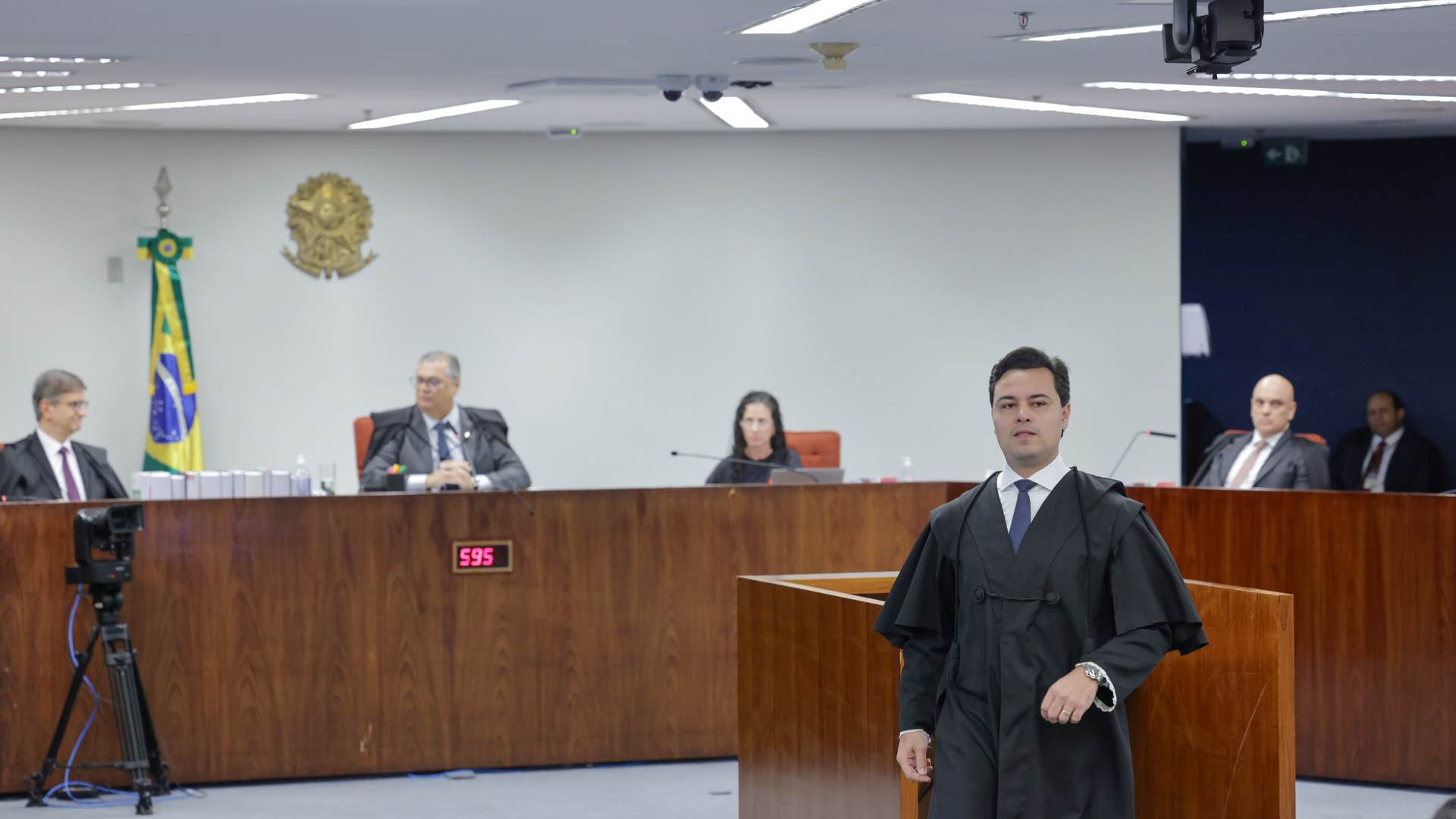 Advogado já defendeu no STF o ex-assessor de Jair Bolsonaro, Filipe Martins, que segue preso no Paraná Alexandre de Moraes Flávio Dino Paulo Gonet 8 de janeiro Filipe Martins