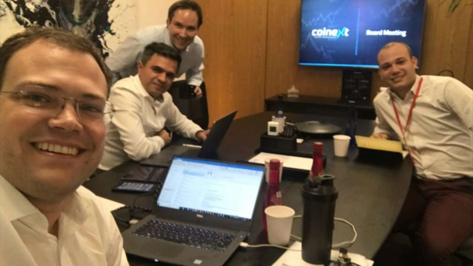 Equipe da Coinext em 2017, corretora fecha as portas no dia 3 de setembro de 2026