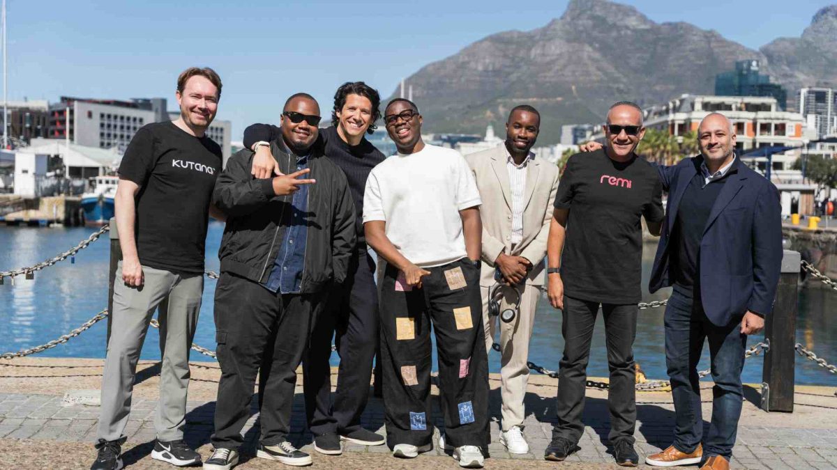 Fundadores no evento de lançamento do Acelerador Stellar x CV Labs na Cidade do Cabo, África do Sul. Da esquerda para a direita estão Nick Murphy da Kutana (Gana), Lova Diakité da JoonaPay (Costa do Marfim), Diego Garcia da Sly (EUA), Toyosi Abolarin da Yolat (Nigéria), Newton Davis da Janus (Alemanha), Mohamed Abdou da Remi (EAU) e Ramy Soliman da Saleem (EAU) (Foto/Divulgação)